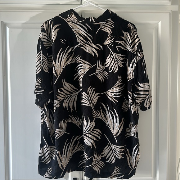 Button Down Hawaiian Shirt - Picture 2 of 3